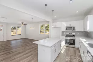 2025 Bishop Madison Ln, Charlotte, NC 28216 - Photo 7