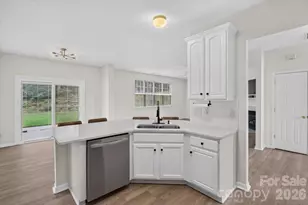 8100 Laurel Run Dr, Charlotte, NC 28269 - Photo 9