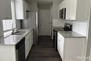 9500 Pondside Ln, Charlotte, NC 28213 - Photo 5