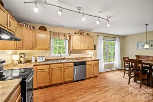 47 Fox Rd, Asheville, NC 28804 - Photo 11