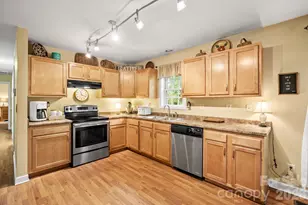 47 Fox Rd, Asheville, NC 28804 - Photo 9