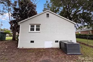 1017 White Ln, Gastonia, NC 28052 - Photo 5