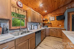 263 Pilgrims Ln, Burnsville, NC 28714 - Photo 5