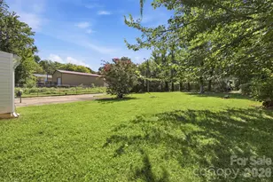 5218 Dolphin Ln, Charlotte, NC 28215 - Photo 37