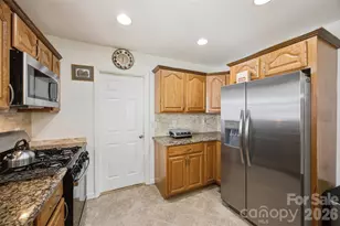 5218 Dolphin Ln, Charlotte, NC 28215 - Photo 9