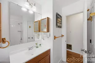 5218 Dolphin Ln, Charlotte, NC 28215 - Photo 29