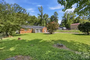 5218 Dolphin Ln, Charlotte, NC 28215 - Photo 35