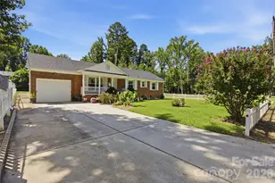 5218 Dolphin Ln, Charlotte, NC 28215 - Photo 3