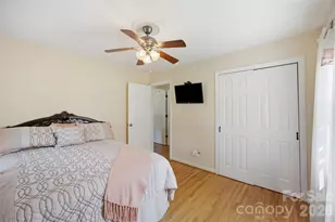 5218 Dolphin Ln, Charlotte, NC 28215 - Photo 27