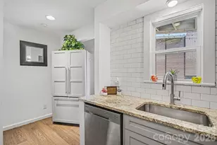 415 W 7th St, Charlotte, NC 28202 - Photo 15