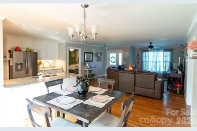 2422 23rd Street Drive NE, Hickory, NC 28601 - Photo 9