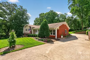 1053 20th Ave NW, Hickory, NC 28601 - Photo 3