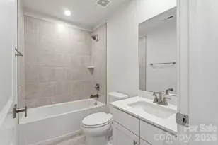 408 Tristram Ln, Charlotte, NC 28205 - Photo 7