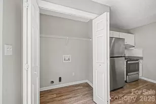 302 Touch Me not Ln, Charlotte, NC 28216 - Photo 7