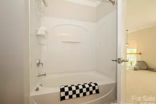 15583 Stronvar House Ln, Charlotte, NC 28277 - Photo 33