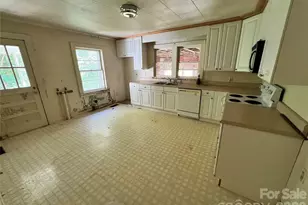 215 Factory St, Biscoe, NC 27209 - Photo 7