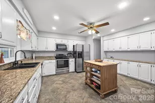 4060 Point Clear Dr, Tega Cay, SC 29708 - Photo 9