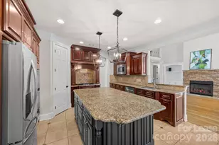 334 Stonecliff Ln, Clover, SC 29710 - Photo 9