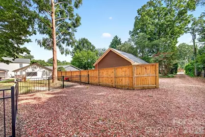 1717 Nassau Boulevard, Charlotte, NC 28205 - Photo 29
