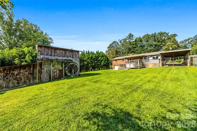 708 Loop Road, Hendersonville, NC 28792 - Photo 5