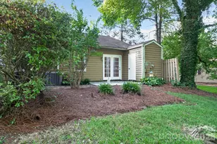 8316 Summerglen Cir, Charlotte, NC 28227 - Photo 3