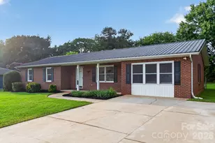 2504 Ashford Dr, Newton, NC 28658 - Photo 1