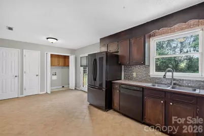 2504 Ashford Drive, Newton, NC 28658 - Photo 11