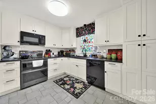 924 Glenshannon Rd, Matthews, NC 28105 - Photo 17