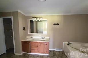 5401 Creek Run Ct, Bessemer City, NC 28086 - Photo 13