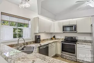 651 E Park Pl, Hendersonville, NC 28791 - Photo 13