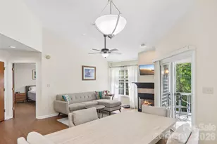 651 E Park Pl, Hendersonville, NC 28791 - Photo 5