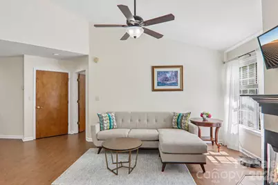 651 E Park Place, Hendersonville, NC 28791 - Photo 7