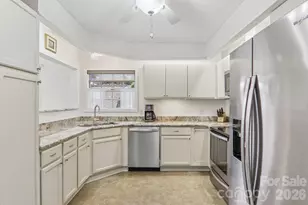 651 E Park Pl, Hendersonville, NC 28791 - Photo 11