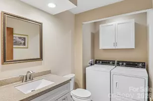651 E Park Pl, Hendersonville, NC 28791 - Photo 23