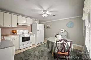 121 Rhyne St, Morganton, NC 28655 - Photo 5