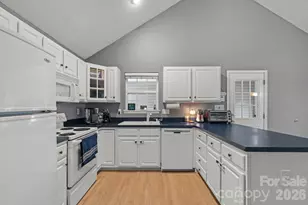 1320 Watts Dr, Charlotte, NC 28216 - Photo 5
