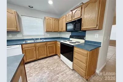 5745 Prescott Court, Charlotte, NC 28269 - Photo 3