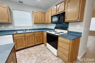 5745 Prescott Ct, Charlotte, NC 28269 - Photo 3