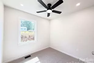 8332 Clear Meadow Ln, Charlotte, NC 28227 - Photo 9