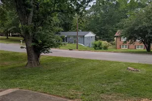 1002 Hemlock Dr, Shelby, NC 28150 - Photo 5
