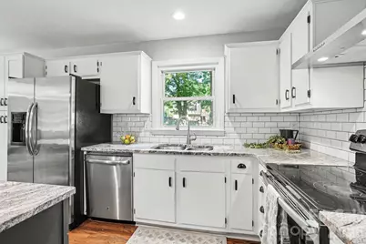 7316 Thorncliff Drive, Charlotte, NC 28210 - Photo 11