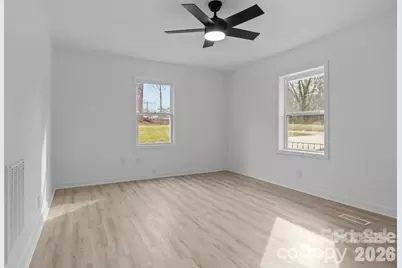 621 E Sharpe Street, Statesville, NC 28677 - Photo 13