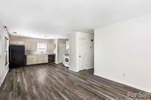 2710 Blackberry Ridge Ln, Charlotte, NC 28208 - Photo 13