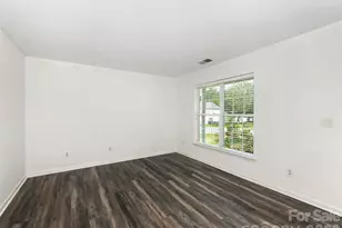 2710 Blackberry Ridge Ln, Charlotte, NC 28208 - Photo 11