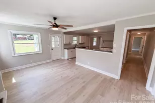 8519 Denbur Dr, Charlotte, NC 28215 - Photo 11