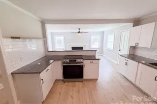 8519 Denbur Dr, Charlotte, NC 28215 - Photo 9