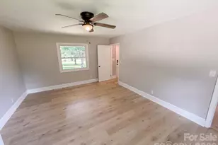 8519 Denbur Dr, Charlotte, NC 28215 - Photo 13