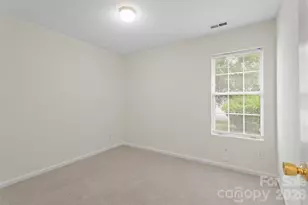 610 Pennwood Ln, Charlotte, NC 28215 - Photo 9