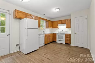 610 Pennwood Ln, Charlotte, NC 28215 - Photo 5
