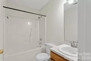 610 Pennwood Ln, Charlotte, NC 28215 - Photo 15